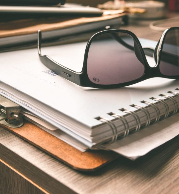 desk-notebook-table-brand-product-papers-1072194-pxhere.com